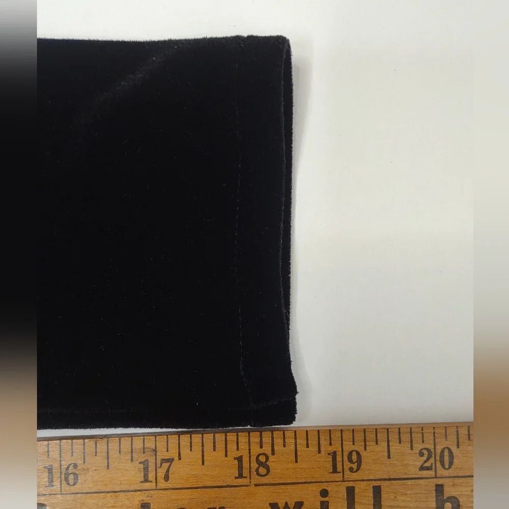 Kelly and Diane Black Velour Long Sleeve Vneck Top size Medium - Picture 7 of 9